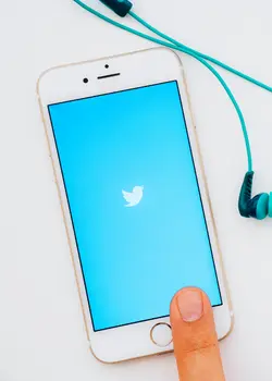 How should startups start with Twitter marketing in 2023